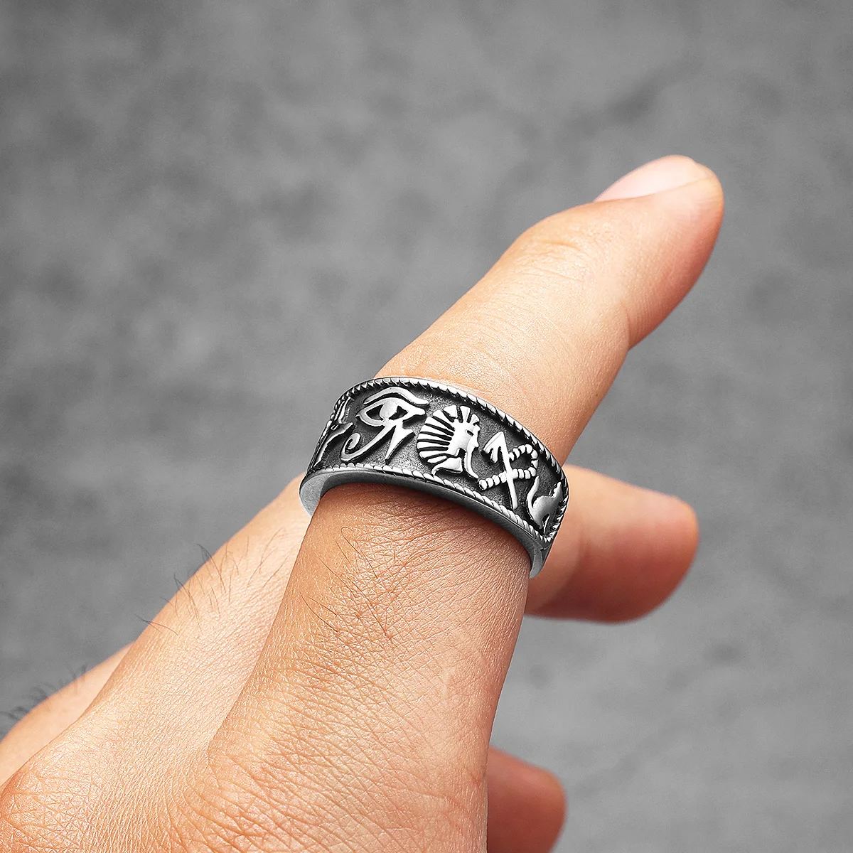 男性と女性のためのステンレス鋼の舌のイヤリング,トーテムの目 - Women Accessories Egypt のレビューと価格